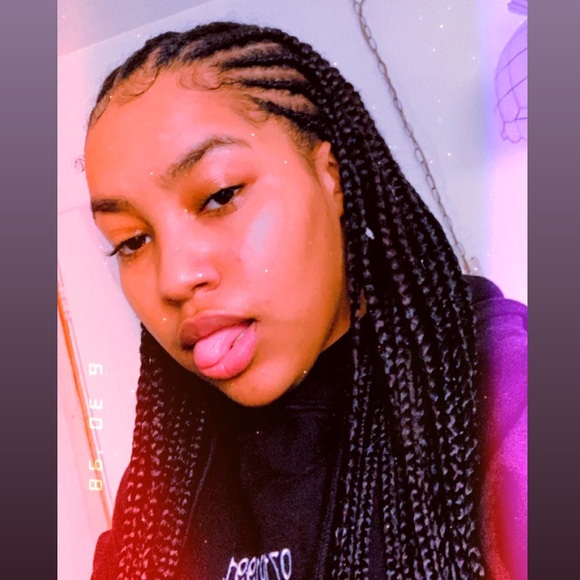 Meet your Posher, Lucia - Picture 1 of 1